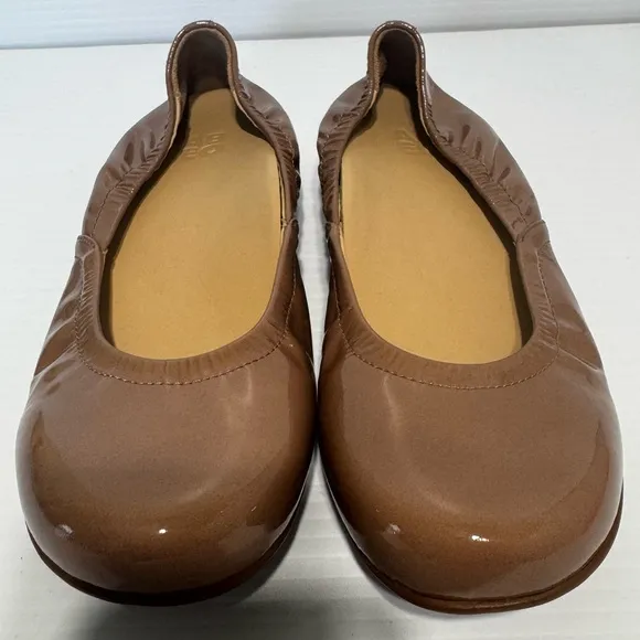 New ABEO Tilly Tan Patent Leather Flats Size 7