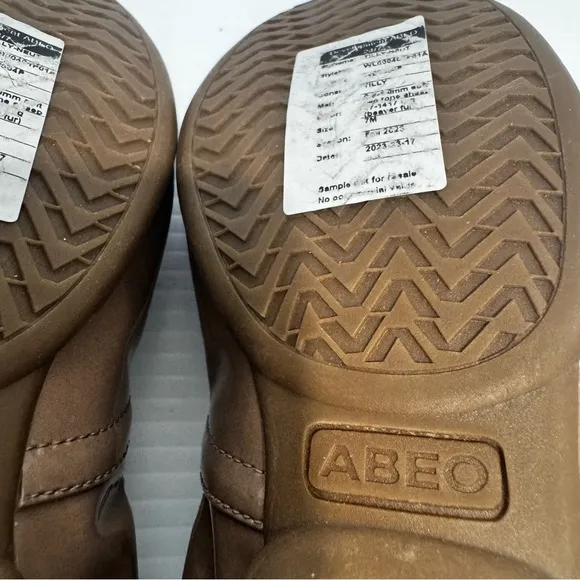 New ABEO Tilly Tan Patent Leather Flats Size 7