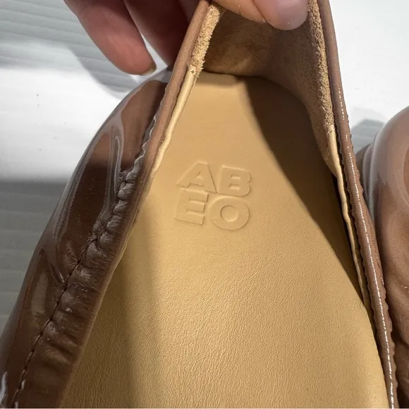 New ABEO Tilly Tan Patent Leather Flats Size 7