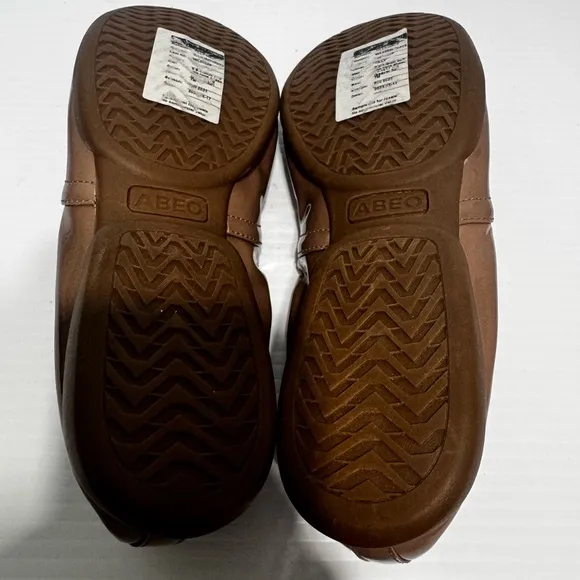 New ABEO Tilly Tan Patent Leather Flats Size 7