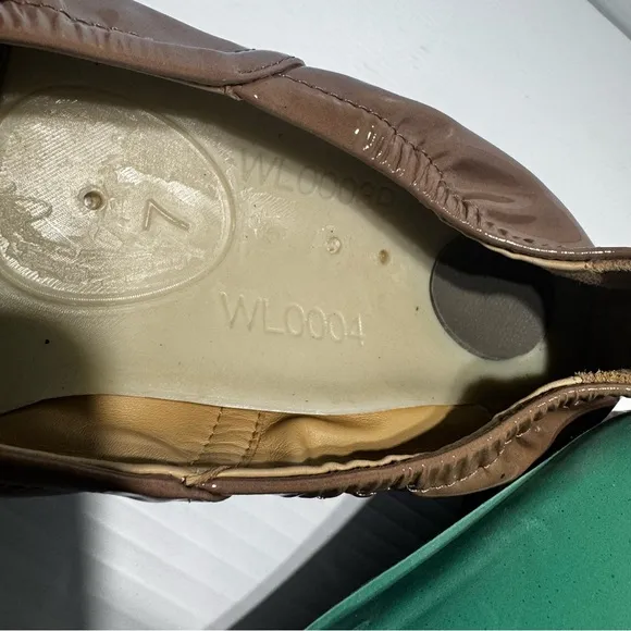 New ABEO Tilly Tan Patent Leather Flats Size 7
