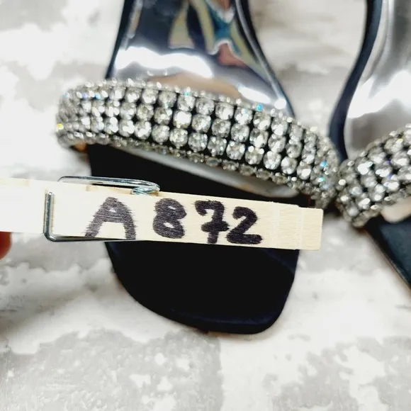 NEW Badgley Mischka Sade Black Rhinestone Heeled Summer Sandals A782