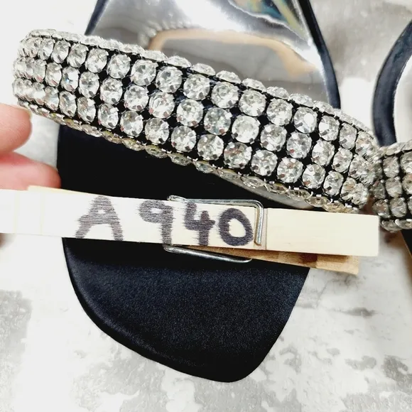 NEW Badgley Mischka Sade Black Rhinestone Heeled Summer Sandals A940