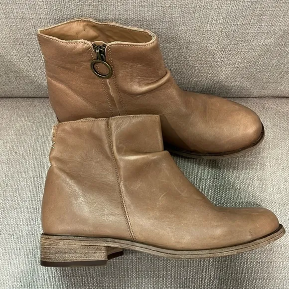 New Beek Quail Swaddle Boots in Saddle Size 9