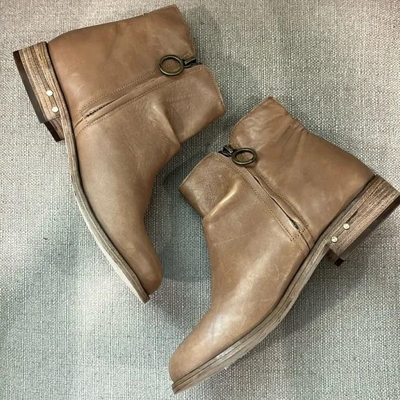 New Beek Quail Swaddle Boots in Saddle Size 9