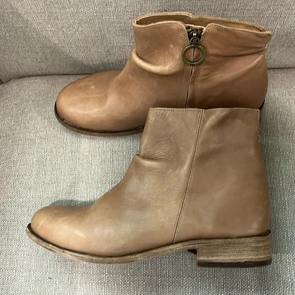 New Beek Quail Swaddle Boots in Saddle Size 9