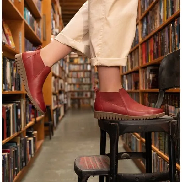 NEW! Dansko Womans 10.5 Louisa $165 Leather Ankle Boots Pull On COMFORT Red 41