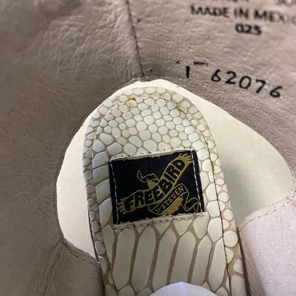 NEW FreeBird Quail White Snake Sandals