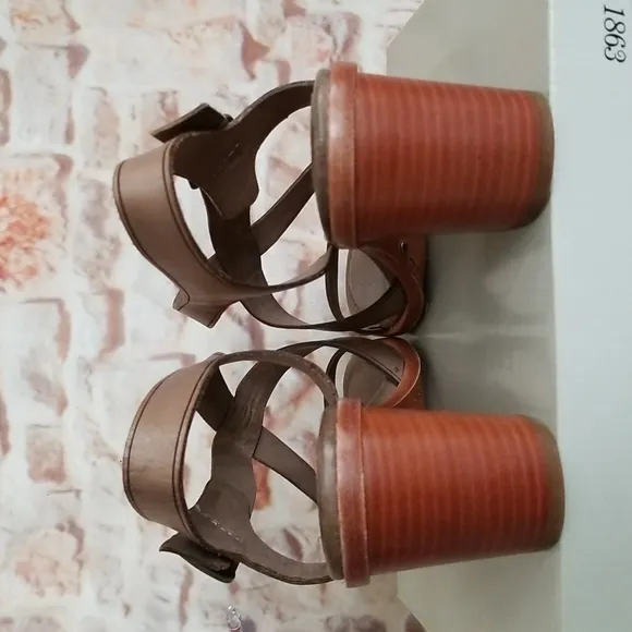 New Frye Brielle Criss-Cross Leather Sandals