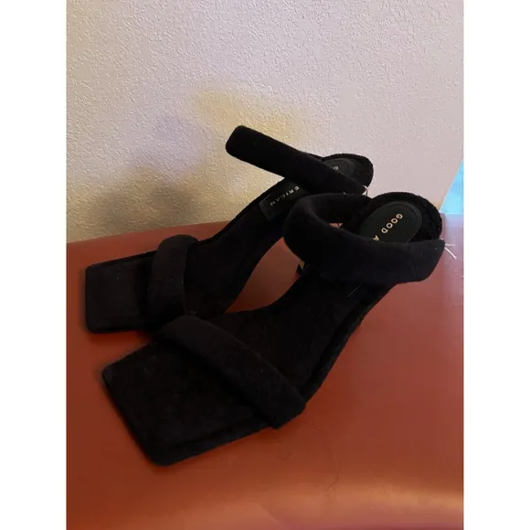 New Good American Terry Square Toe Strappy Heeled Sandals In Black Gold Size 7