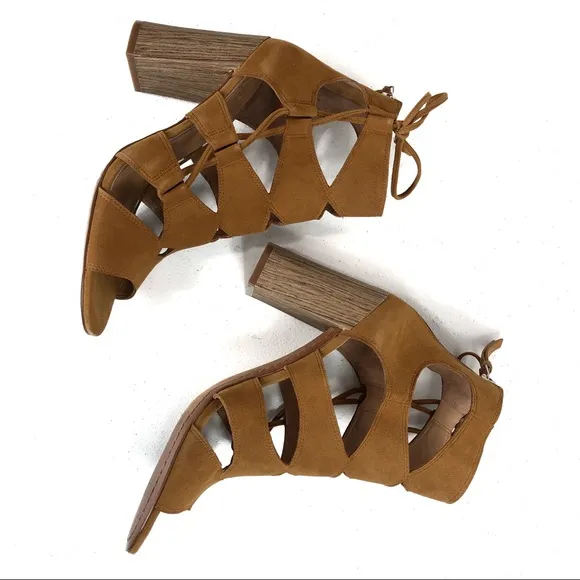 New L. Paolo blocked heel sandals size 8M (box J)