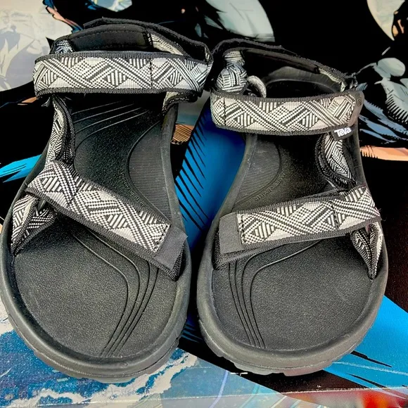 NEW Mens 11 Tevas Sandals Hurricane 4 1093379 Black Comfort Trail Hiking Shoes