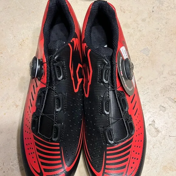 New men’s cycling or spinning shoes 🚵‍♀️