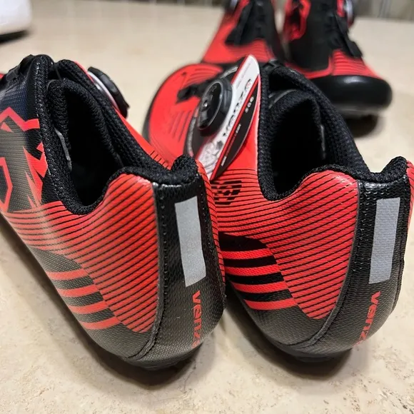 New men’s cycling or spinning shoes 🚵‍♀️