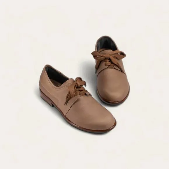 NEW NAOT women's blizzard oxford shoes - medium in bark nubuck