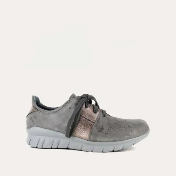 NEW NAOT women's buzz shoes in gray marble/radiant copper