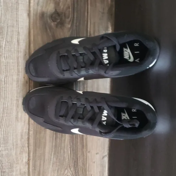 New Nike Air Max Solo Black White Sneakers Casual Everyday Comfort Shoes