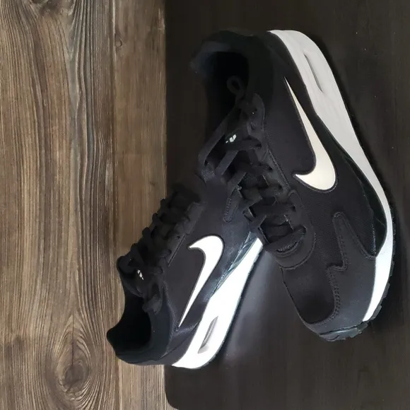 New Nike Air Max Solo Black White Sneakers Casual Everyday Comfort Shoes