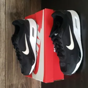 New Nike Air Max Solo Black White Sneakers Casual Everyday Comfort Shoes