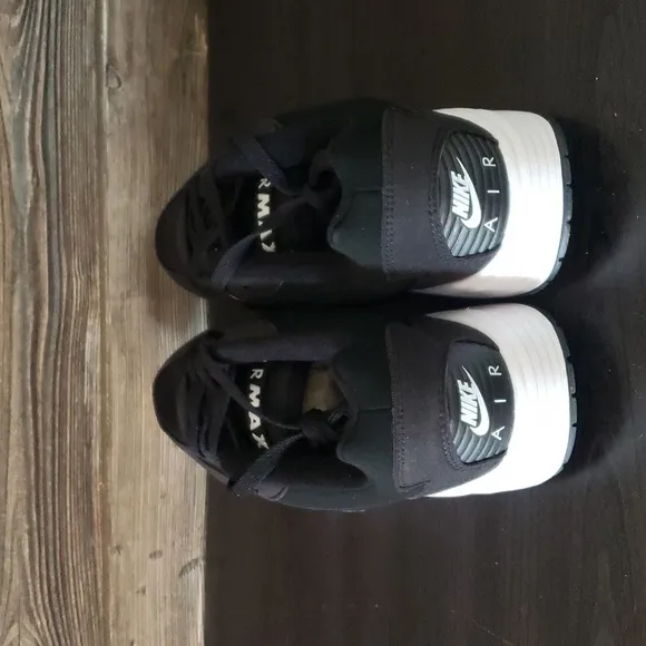 New Nike Air Max Solo Black White Sneakers Casual Everyday Comfort Shoes