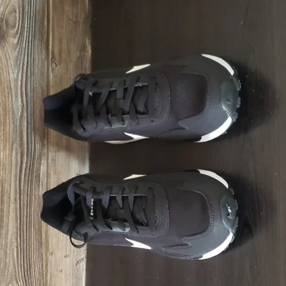 New Nike Air Max Solo Black White Sneakers Casual Everyday Comfort Shoes