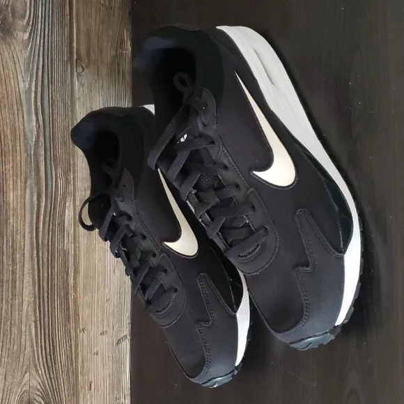 New Nike Air Max Solo Black White Sneakers Casual Everyday Comfort Shoes