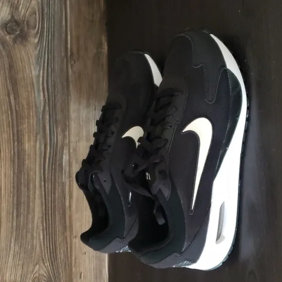 New Nike Air Max Solo Black White Sneakers Casual Everyday Comfort Shoes