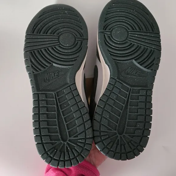 New Nike Dunk Low Sneakers Women’s 6 Photon Dust Vintage Green Sail Top Swoos