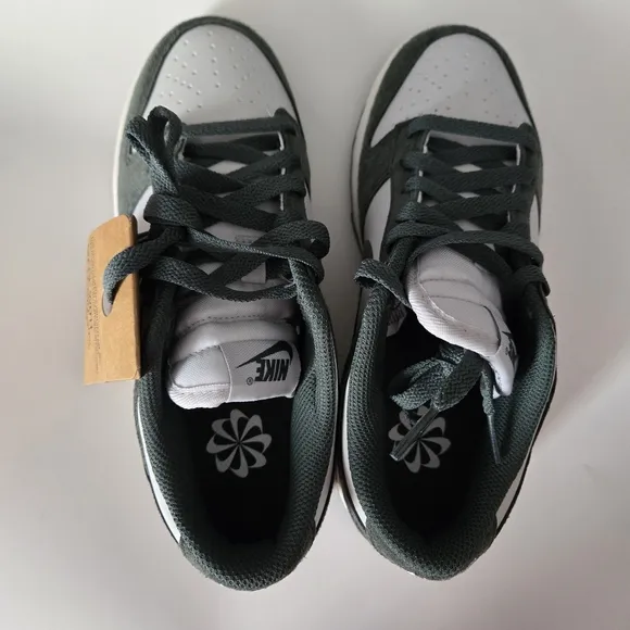 New Nike Dunk Low Sneakers Women’s 6 Photon Dust Vintage Green Sail Top Swoos