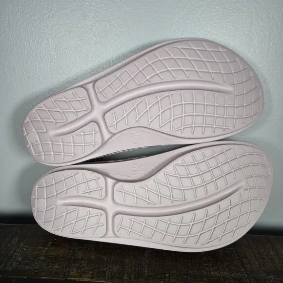NEW Oofos Oolala Luxe Womens Size 7 Recovery Flip Flop Sandals Stardust Pink