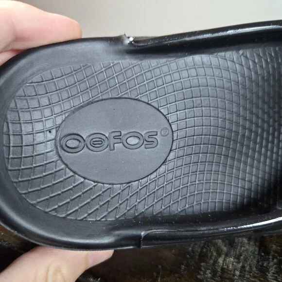 NEW Oofos Oolala Womens Size 7 Recovery Slip-On Comfort Flip Flops Sandals Black