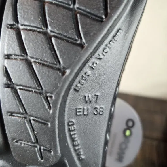 NEW Oofos Oolala Womens Size 7 Recovery Slip-On Comfort Flip Flops Sandals Black