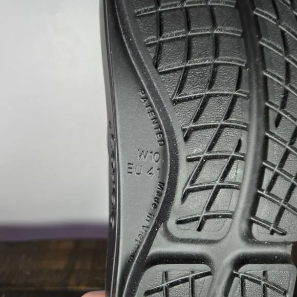 NEW Oofos Oomega Oolala Womens Size 10 Recovery Slip-On Flip Flop Sandals Black