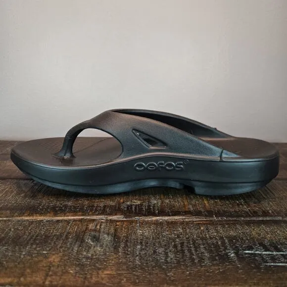 NEW Oofos Ooriginal Mens Size 10 Recovery Slip-On Flip Flops Beach Sandals Black