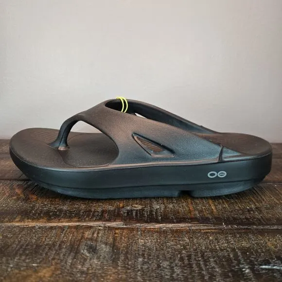 NEW Oofos Ooriginal Mens Size 10 Recovery Slip-On Flip Flops Beach Sandals Black