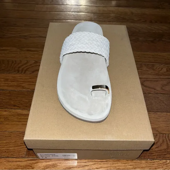 NEW Steve Madden Sonoma Toe Loop Sandals Bone White Leather Women’s Size 7