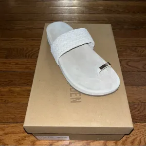 NEW Steve Madden Sonoma Toe Loop Sandals Bone White Leather Women’s Size 7