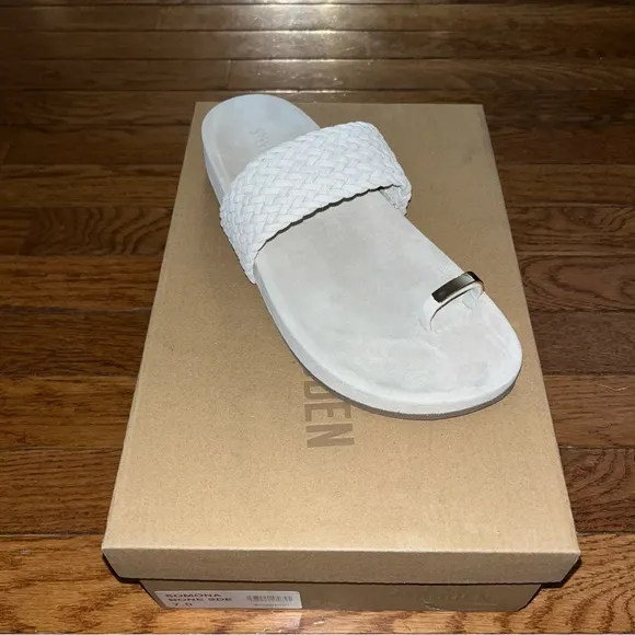 NEW Steve Madden Sonoma Toe Loop Sandals Bone White Leather Women’s Size 7