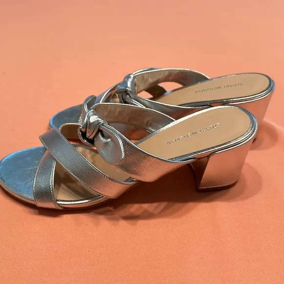 New Stuart Weitzman Leather Sandals. Size 7.5. Silver.