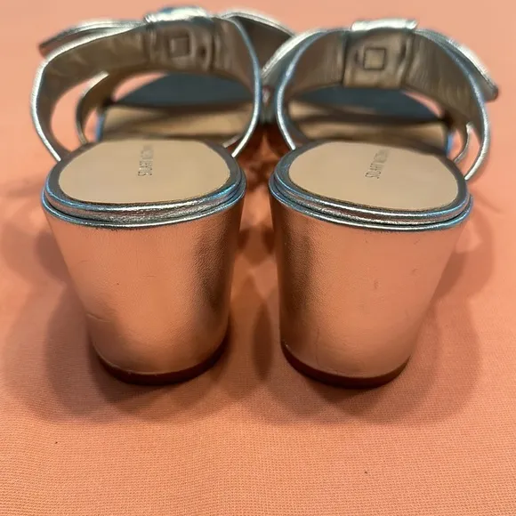 New Stuart Weitzman Leather Sandals. Size 7.5. Silver.