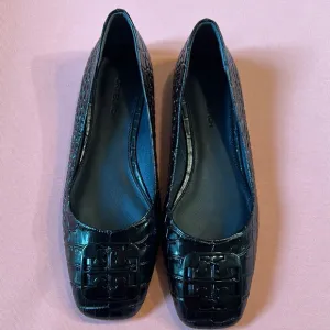 New Tory Burch Black Leather Women's Shoes. Size 6.