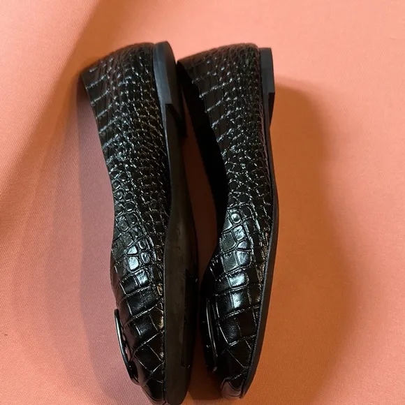 New Tory Burch Black Leather Women's Shoes. Size 6.