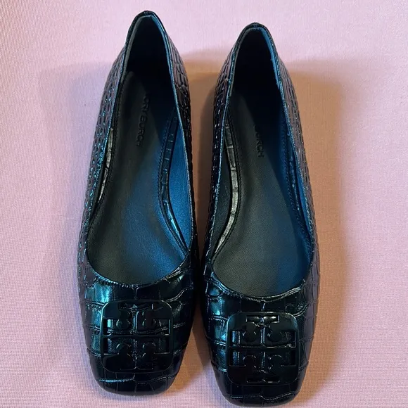 New Tory Burch Black Leather Women's Shoes. Size 6.