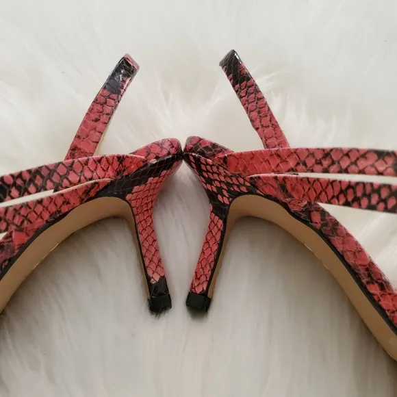 NEW Vince Camuto Snake Print Sandals Size 6M