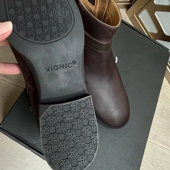 New Vionic Rhiannon Women Bootie Leather 6.5 M Orthotics Arch Support Low Heel