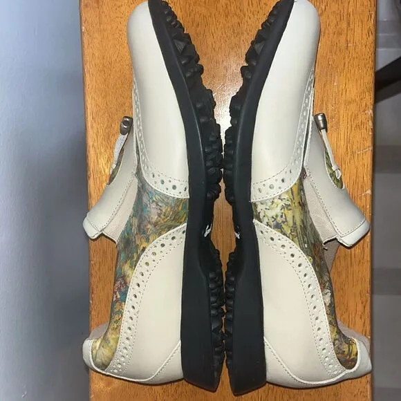 NEW WITHOUT BOX WOMEN’S SIZE 10 SANDBAGGERS MADISON II FLORAL GOLF SHOES