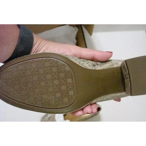 New Womens 9 Vionic Carmel Oatmeal Leather Snake Beige Black Shoes NIB Pump