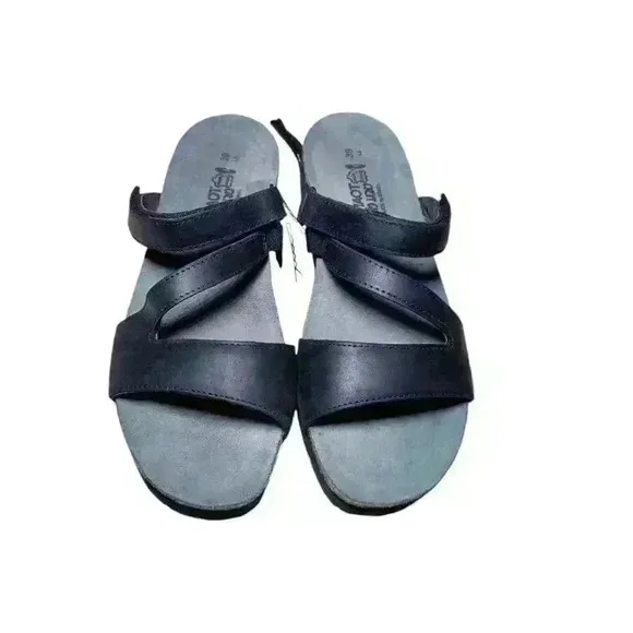NIB Naot Sandals