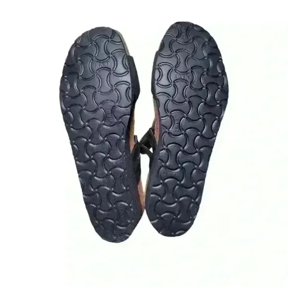 NIB Naot Sandals
