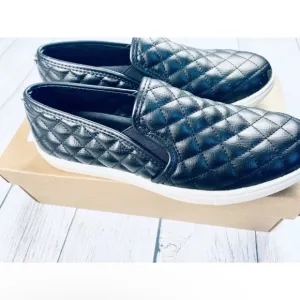 NIB Steve Madden Ecentreq black quilted slip on shoes size 9.5